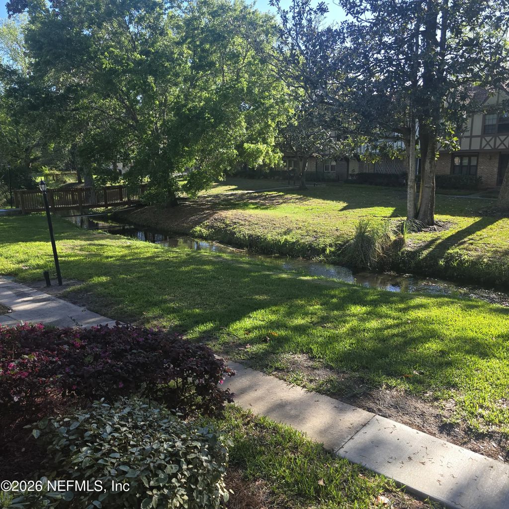 8205 Kensington Square, Jacksonville