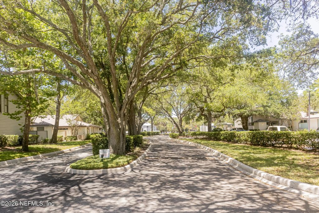 1403 W Defender Court, Jacksonville