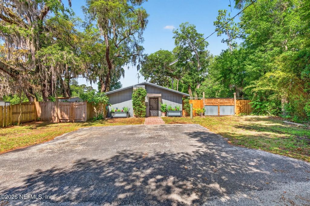 6861 Lenox Avenue, Jacksonville