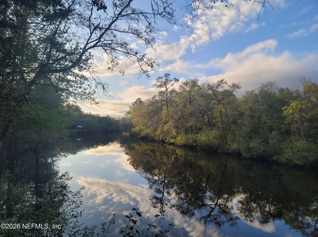 4294 Banks Road, Middleburg