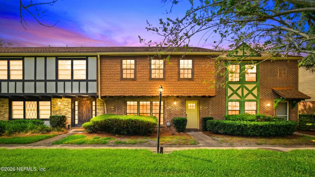8203 Sutton Place N, Jacksonville