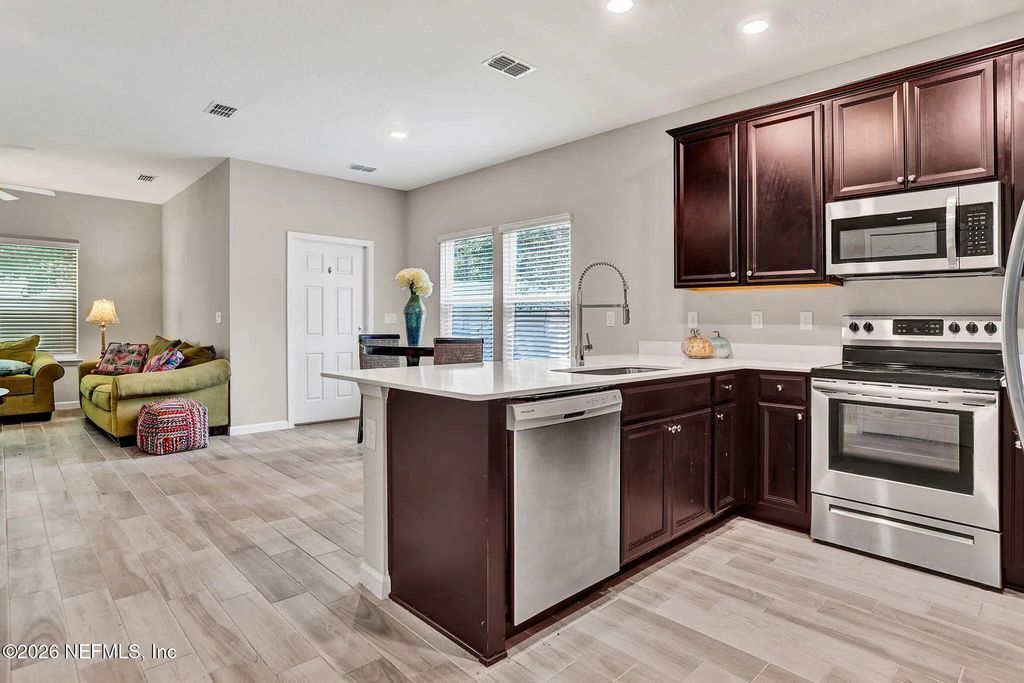 7365 Palm Hills Drive, Jacksonville