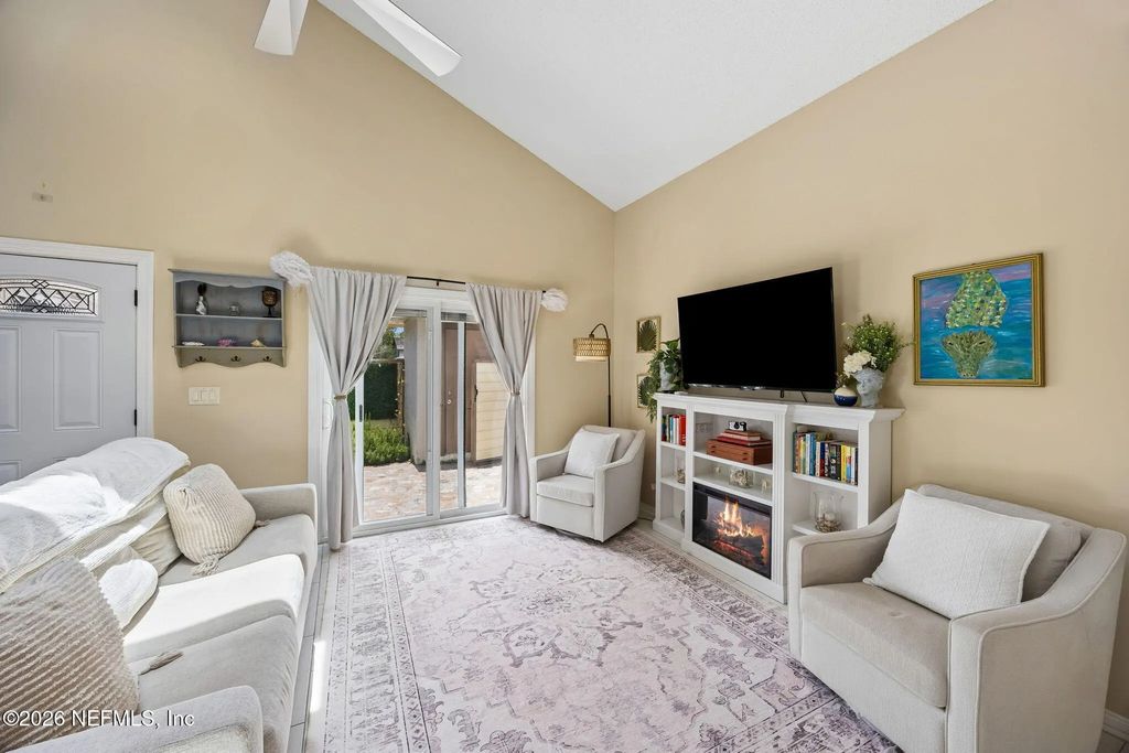 2201 E Challenger Court E 2201, Jacksonville