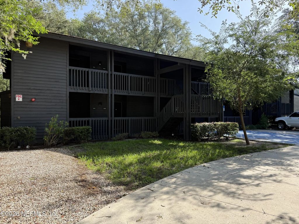 3145 Ravines Road 3422, Middleburg