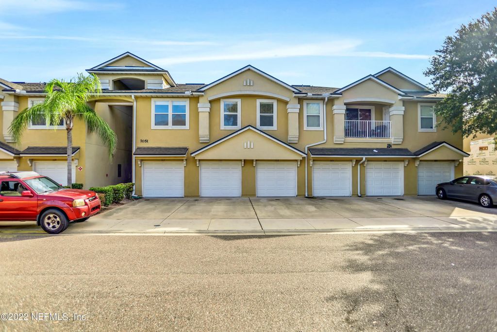7051 Deer Lodge Circle 107, Jacksonville