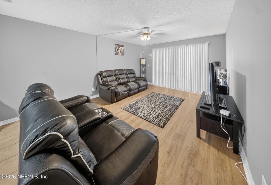 7346 El Barco Road 4, Jacksonville
