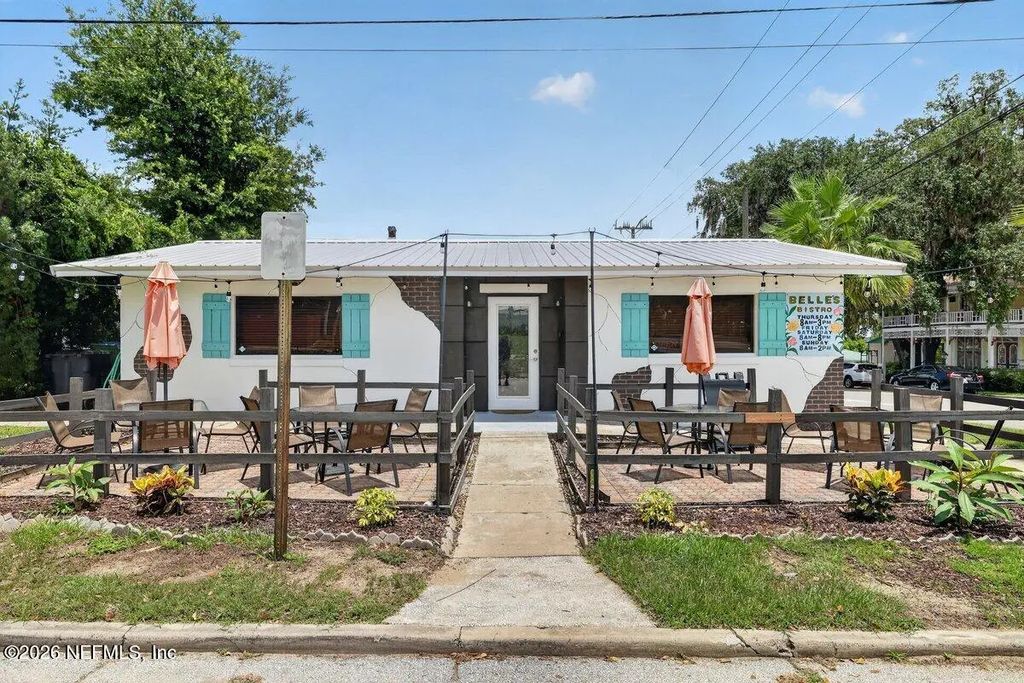 2 N Park Street, Crescent City