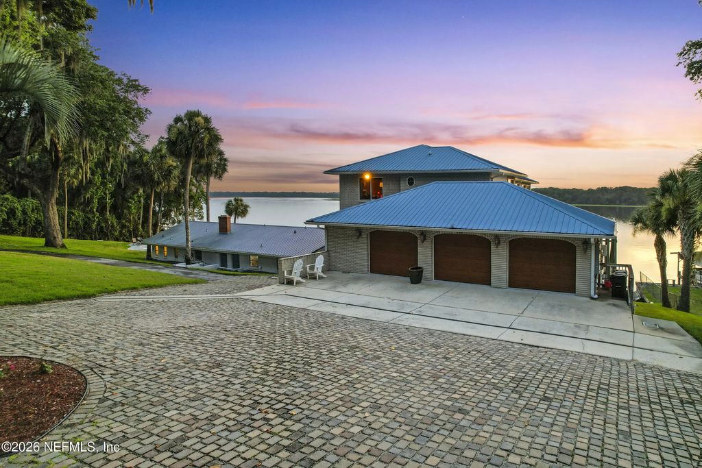 703 Front Street, Welaka