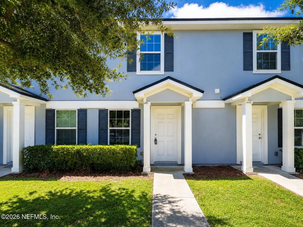 8441 Mcgirts Village Lane, Jacksonville