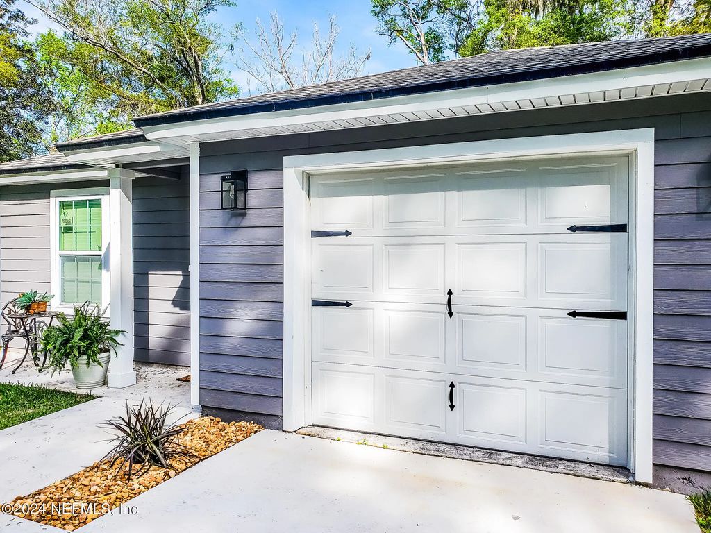 223 Monterey Boulevard, Baldwin
