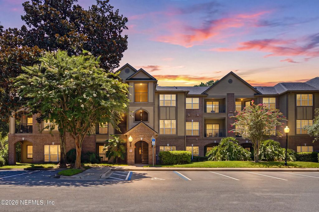 7800 Point Meadows Drive 1514, Jacksonville