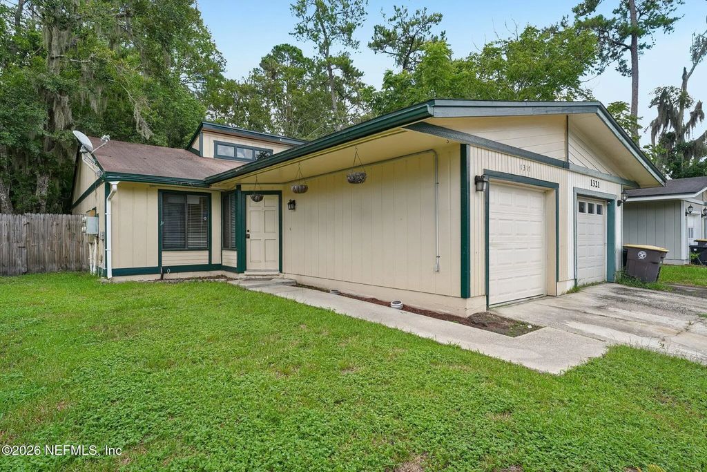 1317 Ellis Trace Drive W, Jacksonville