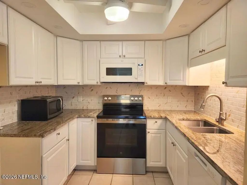 1004 Defender Court W 1004, Jacksonville