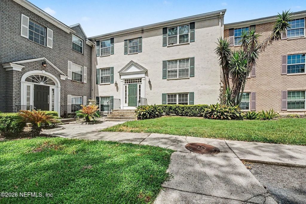4334 S Plaza Gate Lane 102, Jacksonville