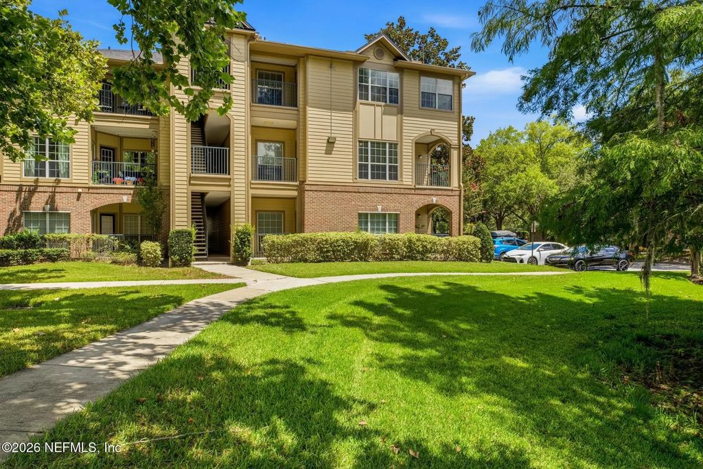 7800 Point Meadows Drive 621, Jacksonville