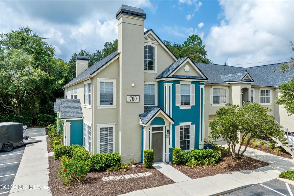 13700 Richmond Park Drive N 701, Jacksonville