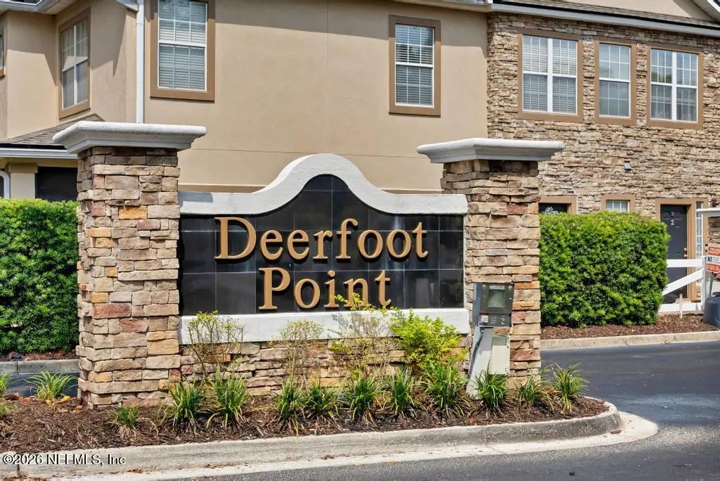 7157 Deerfoot Point Circle 10-2, Jacksonville