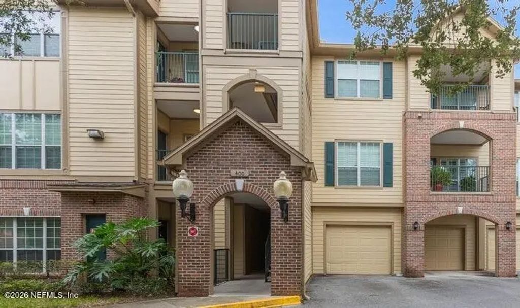 7800 Point Meadows Drive 413, Jacksonville