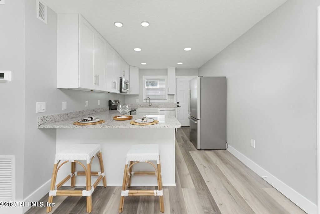 423 9th Avenue N 201, Jacksonville Beach