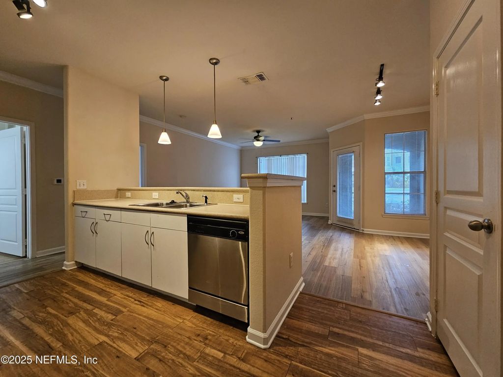 8290 Gate Parkway 806, Jacksonville