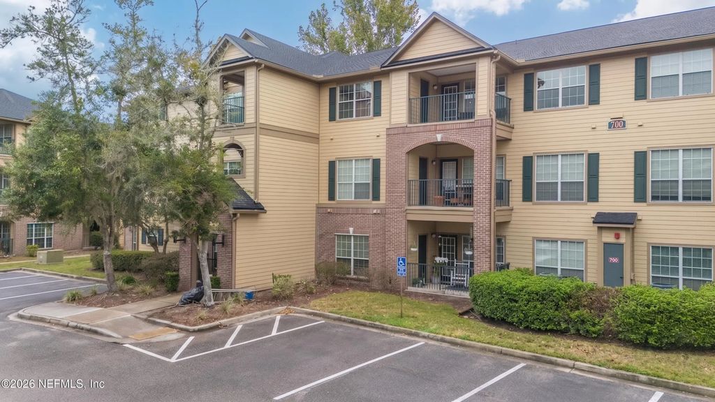 7800 Point Meadows Drive 737, Jacksonville