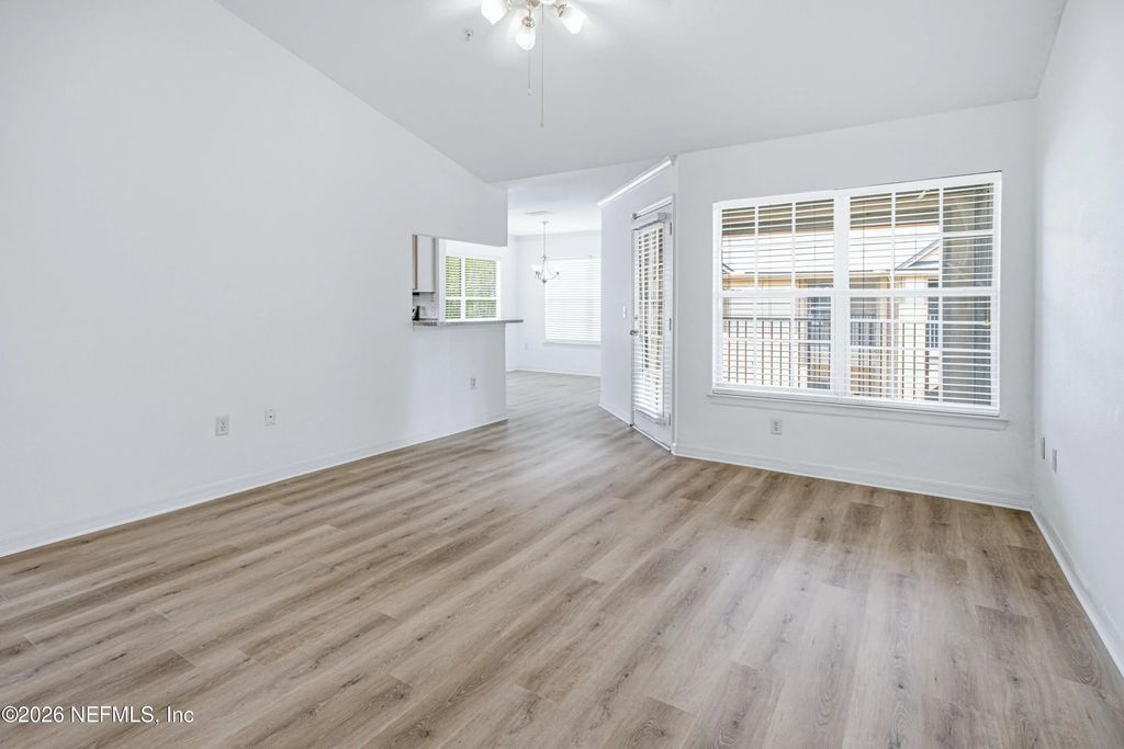 7800 Point Meadows Drive 737, Jacksonville