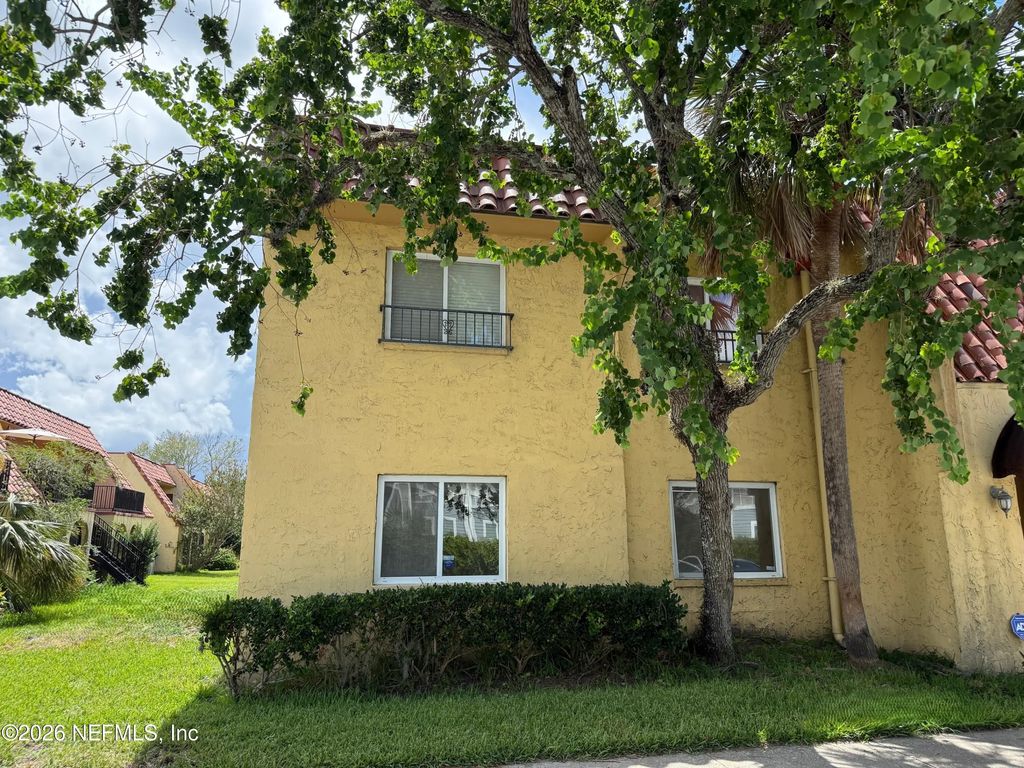 6552 La Mirada Drive E, Jacksonville