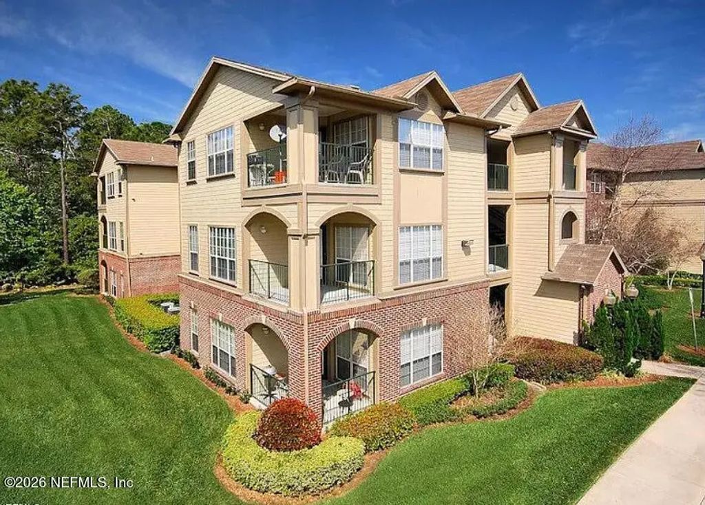 7800 Point Meadows Drive 332, Jacksonville