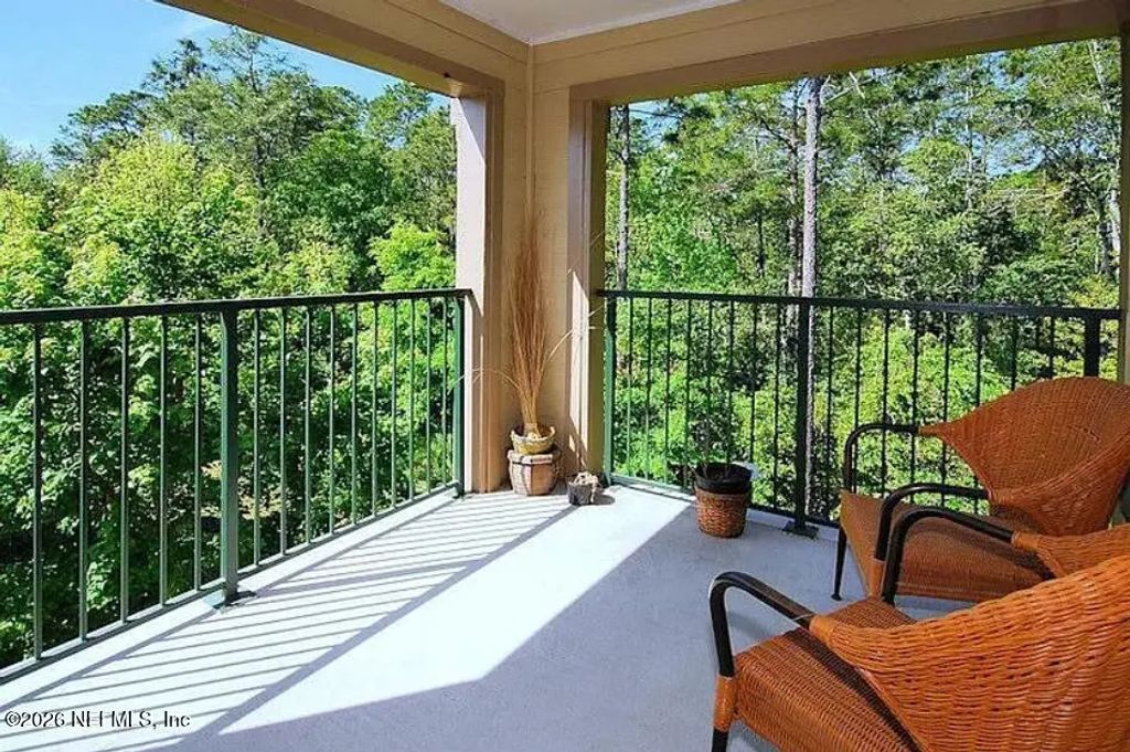 7800 Point Meadows Drive 332, Jacksonville