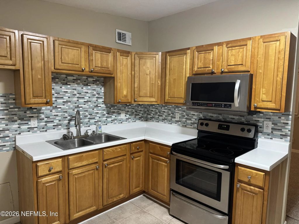 1240 S Briarcliff Road S, Jacksonville