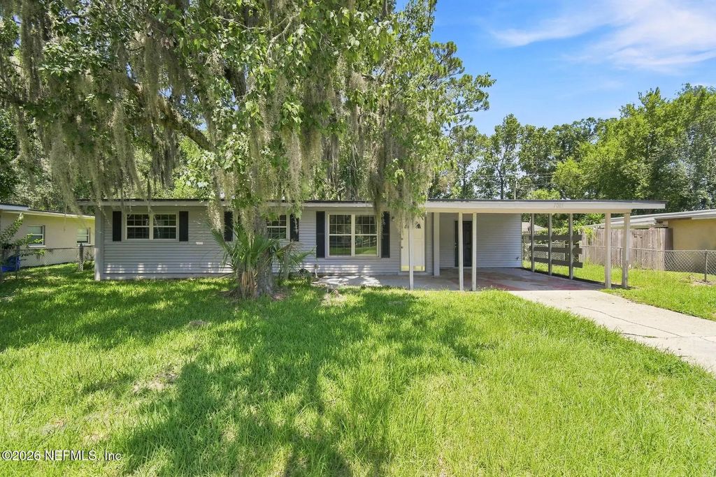 7001 Charbourg Avenue N, Jacksonville