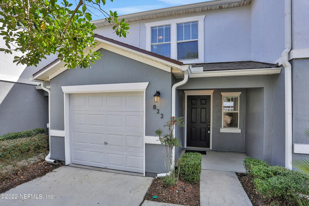 822 Black Cherry Drive S, St. Johns