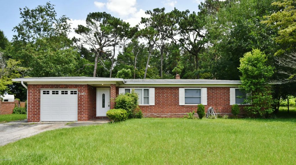 2101 Maple Leaf Drive E, Jacksonville