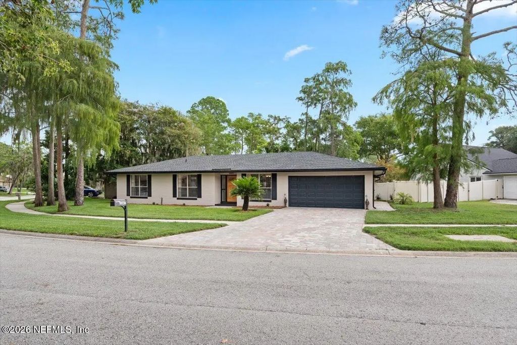 1647 Windy Oaks Drive W, Jacksonville