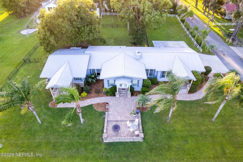 1 Magnolia Avenue, Crescent City