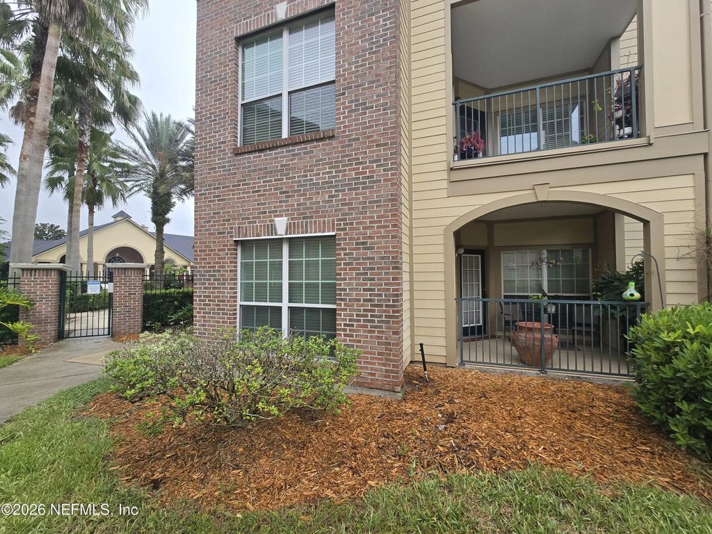 7800 Point Meadows Drive 1017, Jacksonville