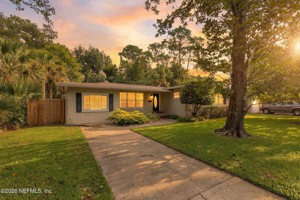 3721 Via De La Reina, Jacksonville