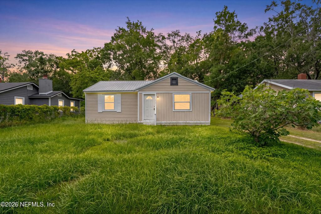3267 Sunnybrook Avenue N, Jacksonville