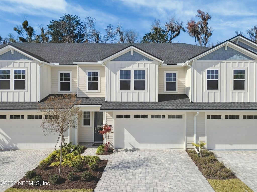 317 Oakmoss Drive, St. Johns