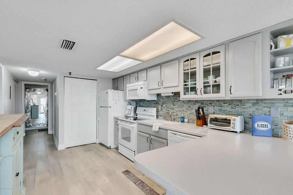411 1st Street S 204, Jacksonville Beach