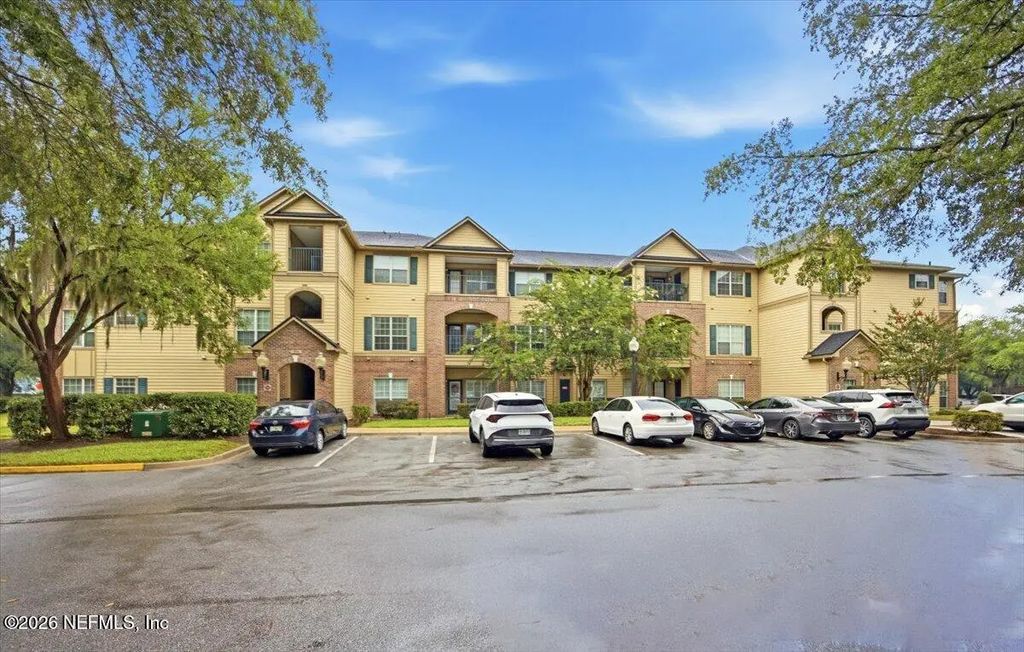 7800 Point Meadows Drive 231, Jacksonville