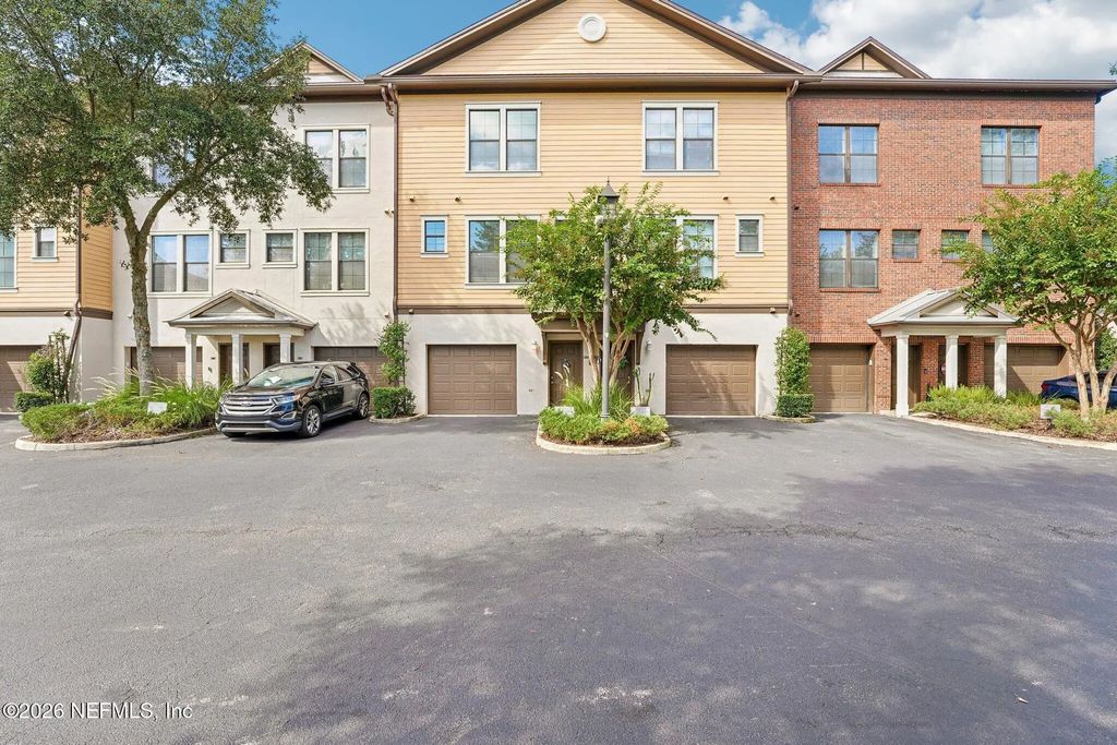 9823 Tapestry Park Circle 204, Jacksonville