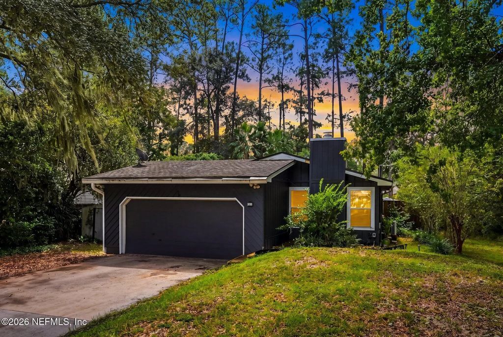 5022 Azure Street, Jacksonville