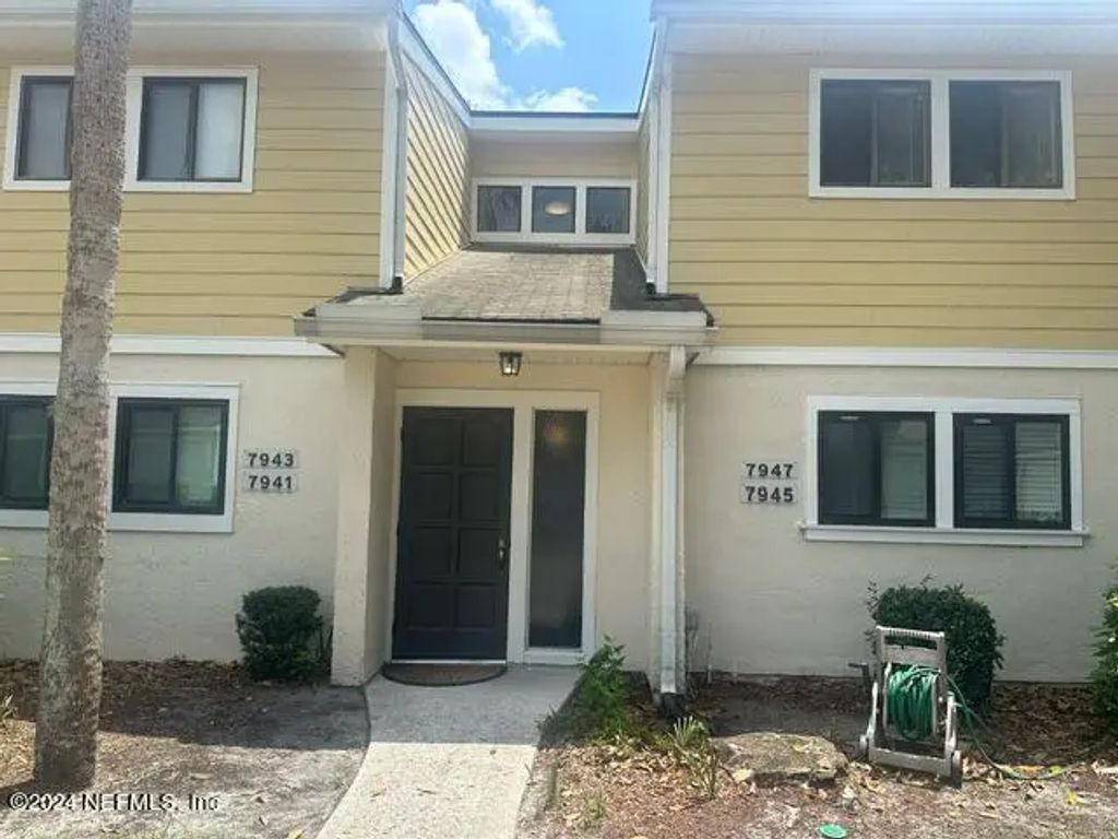 7947 Los Robles Court, Jacksonville