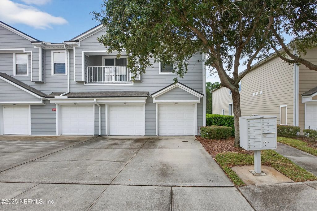 7067 Deer Lodge Circle 105, Jacksonville