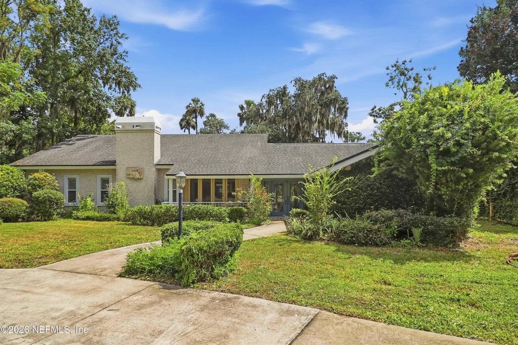 60 Roscoe Boulevard N, Palm Valley