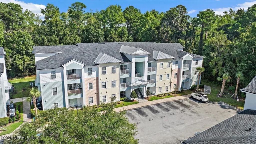 8235 Lobster Bay Court 201, Jacksonville
