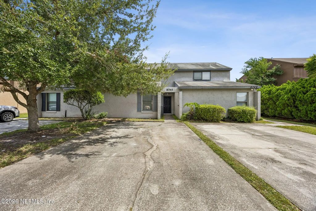 8745 Whispering Pines Drive, Jacksonville