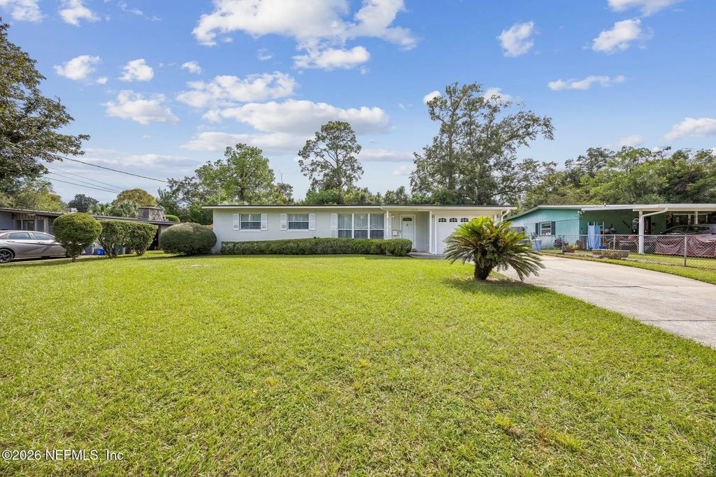 7820 Chateau Drive S, Jacksonville