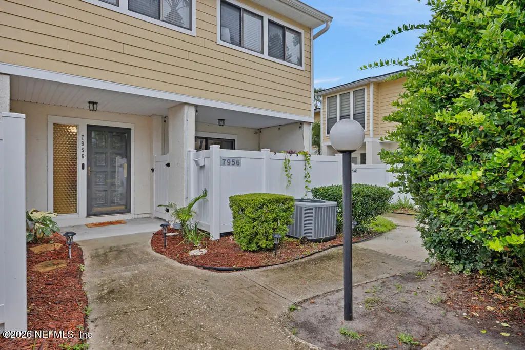 7956 Los Robles Court 7956, Jacksonville